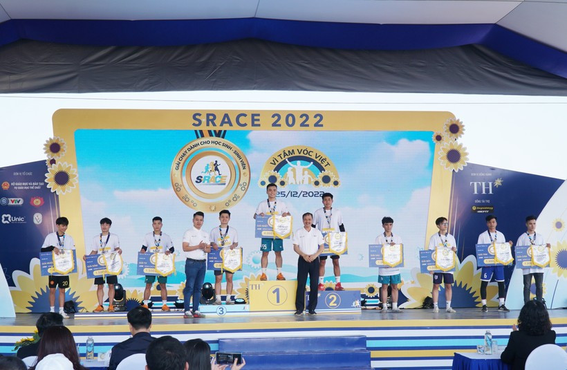 Hơn 500 sinh viên Trường Đại học Vinh tham gia Giải chạy “S-Race” với thông điệp “Vì tầm vóc Việt”