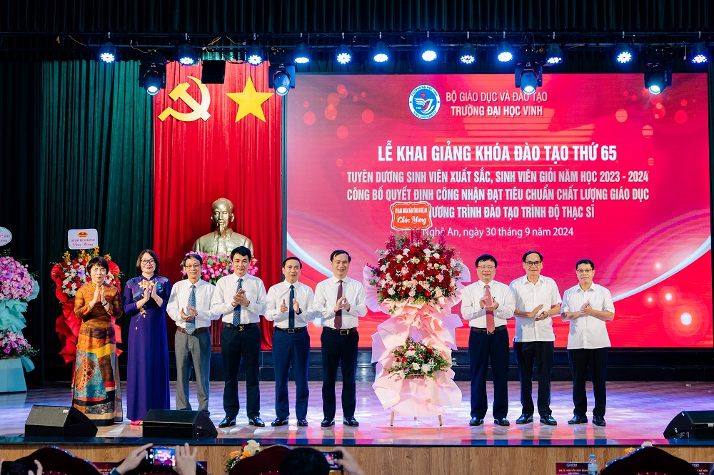 Trường Đại học Vinh long trọng tổ chức Lễ khai giảng khóa đào tạo thứ 65