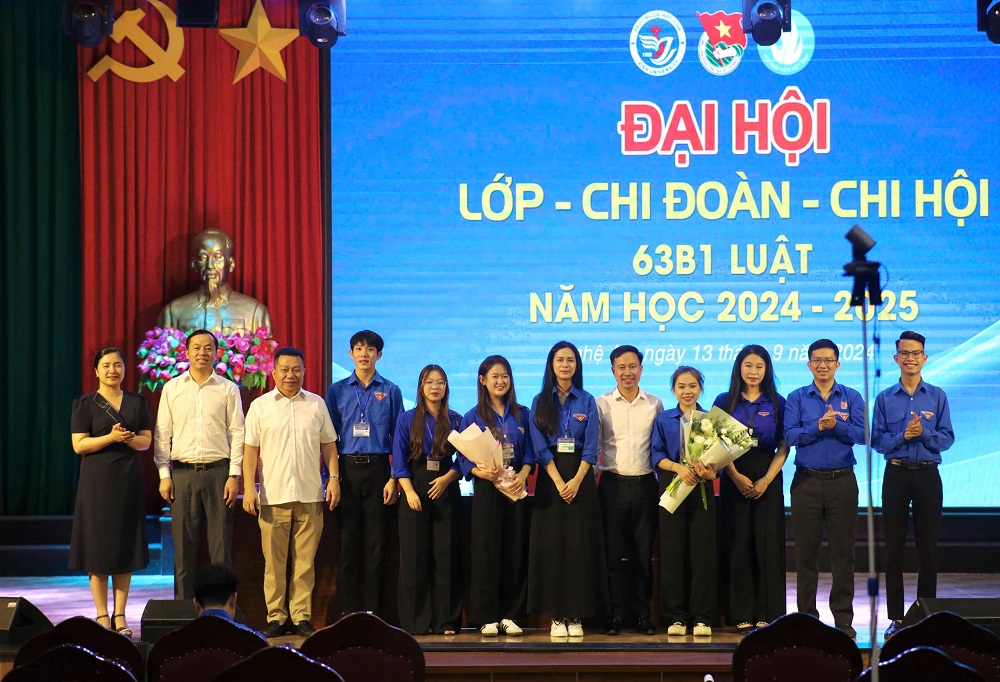 Trường Đại học Vinh chỉ đạo tổ chức đại hội điểm lớp - chi đoàn - chi hội năm học 2024 - 2025