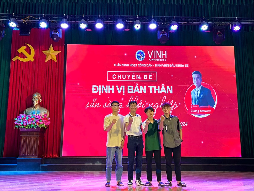 Tân sinh viên Trường Đại học Vinh "Định vị bản thân, sẵn sàng khởi nghiệp" cùng Chuyên gia Phạm Mạnh Cường (Cường Steward)