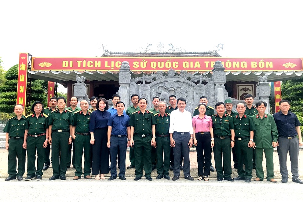 Trường Đại học Vinh tổ chức lễ dâng hoa, dâng hương tại Khu di tích Truông Bồn, Nghĩa trang Liệt sỹ Quốc tế Việt - Lào và Khu di tích Ngã ba Đồng Lộc