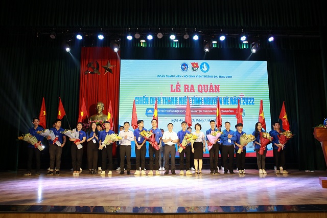 Tuổi trẻ Trường Đại học Vinh ra quân "Chiến dịch Thanh niên tình nguyện hè năm 2022"
