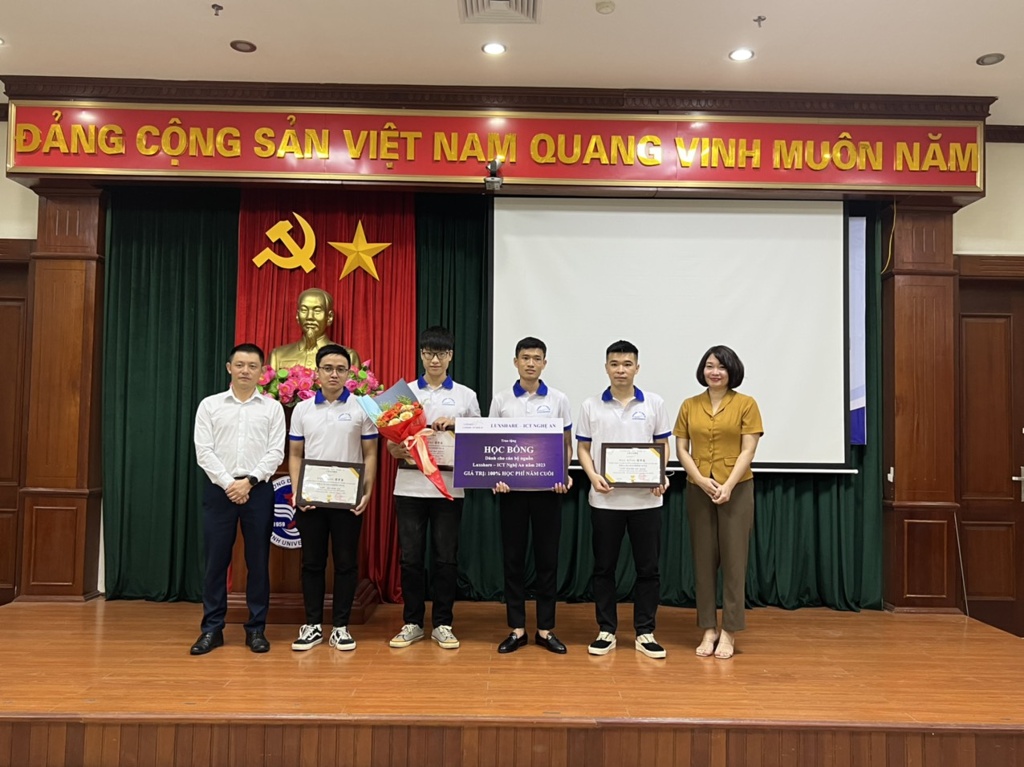 Khai giảng lớp tiếng Trung theo diện tạo nguồn cán bộ và trao học bổng tài trợ của Công ty Luxshare - ICT cho sinh viên