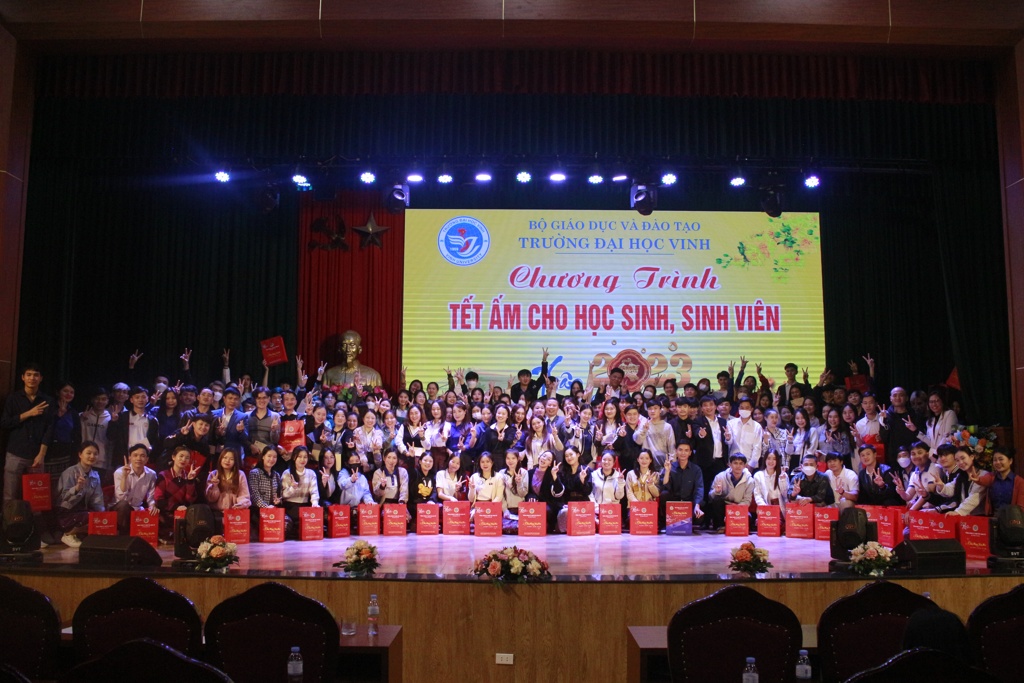 Ấm áp, xúc động Chương trình "Tết ấm cho học sinh, sinh viên - Quý Mão 2023"