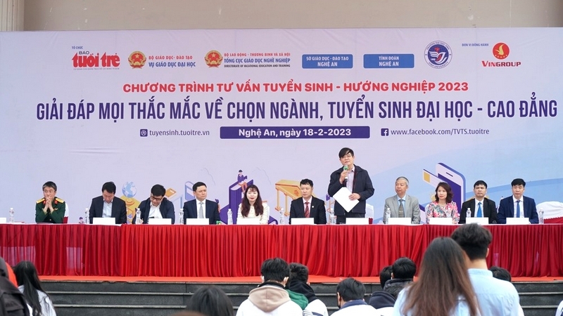 Hàng nghìn học sinh tham gia Ngày hội tư vấn tuyển sinh - hướng nghiệp năm 2023 tại Trường Đại học Vinh