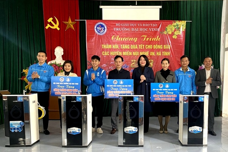 Hơn 500 triệu đồng ủng hộ, giúp đỡ học sinh, sinh viên và đồng bào nghèo nhân dịp Tết Quý Mão 2023