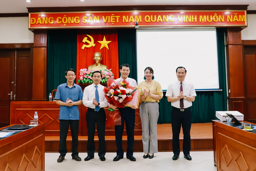 Công bố và trao quyết định điều động, luân chuyển 4 viên chức quản lý