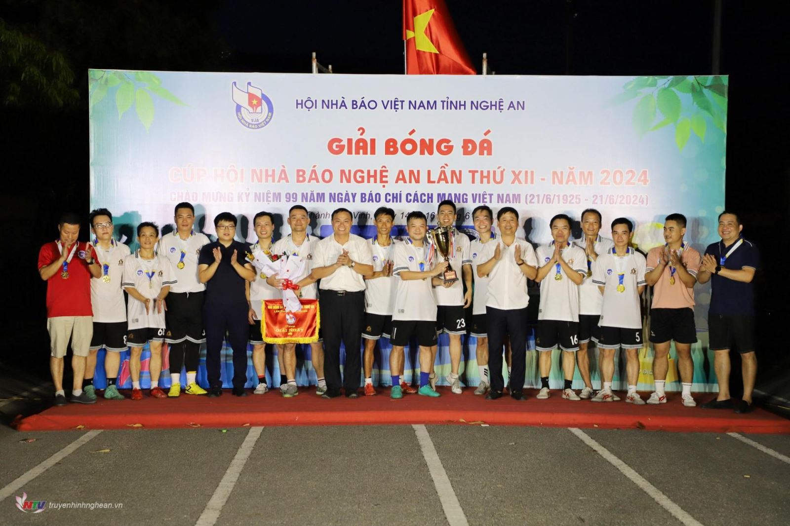 Đội bóng giảng viên Trường Đại học Vinh đạt Giải Nhất Giải Bóng đá Cúp Hội Nhà báo Nghệ An lần thứ XII - năm 2024