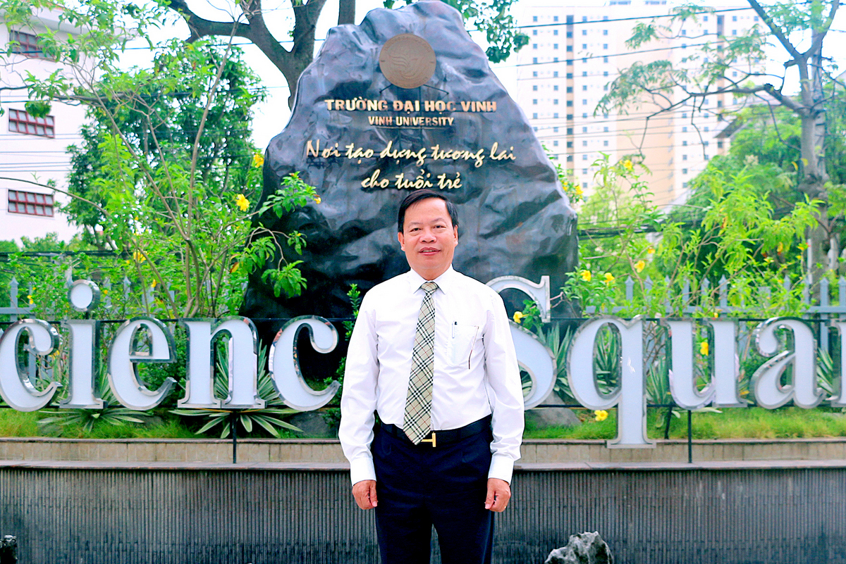 GS.TS. Đinh Xuân Khoa được phong tặng Danh hiệu Nhà giáo Nhân dân