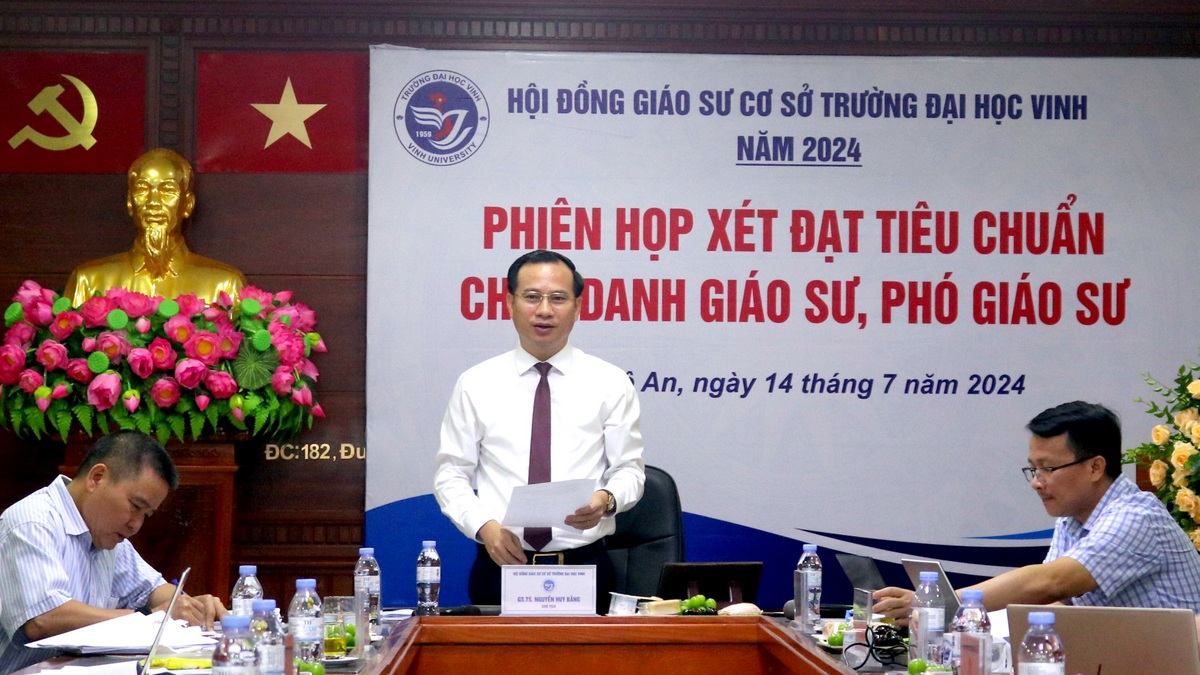 Hội đồng Giáo sư cơ sở Trường Đại học Vinh xét công nhận đạt chuẩn chức danh giáo sư, phó giáo sư năm 2024 cho 8 nhà giáo