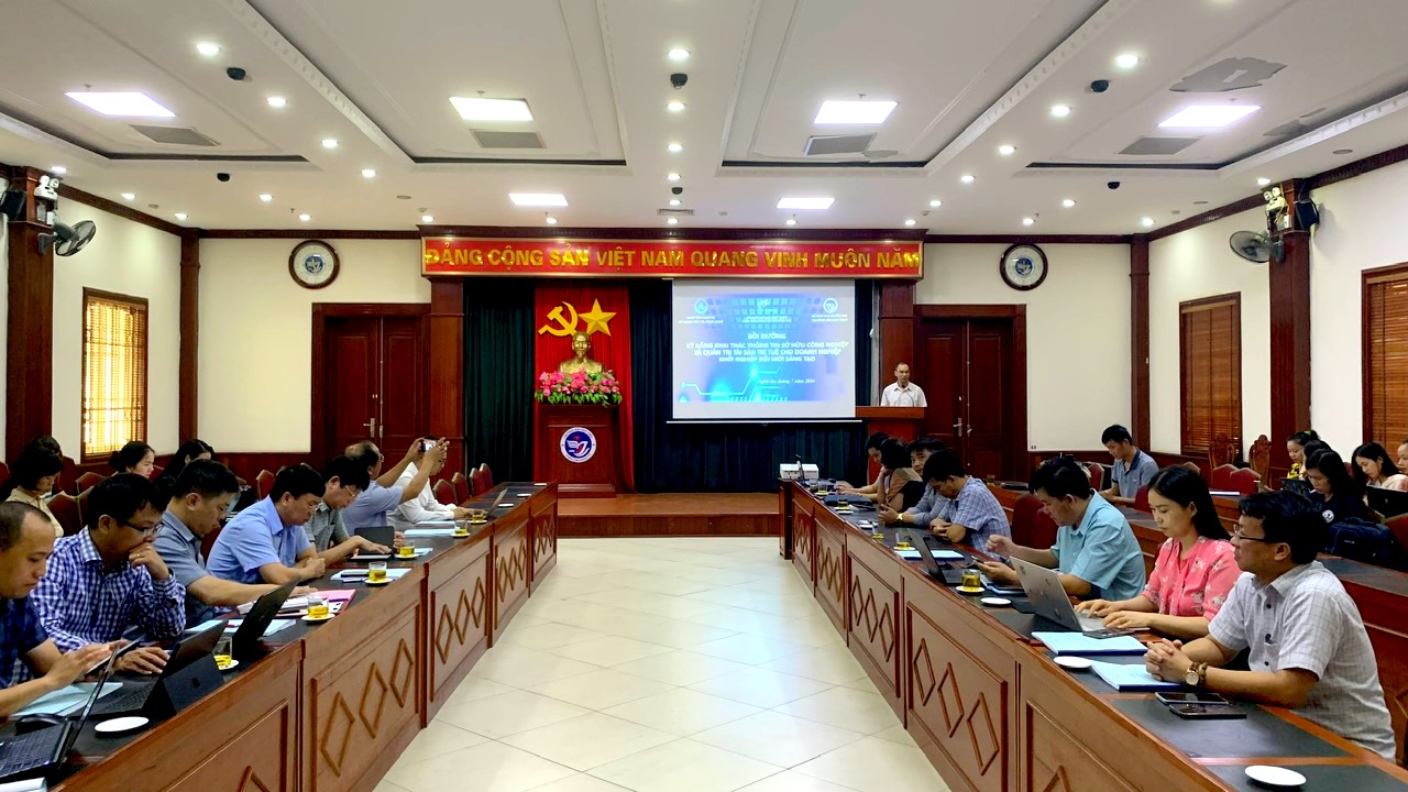 Trường Đại học Vinh tổ chức bồi dưỡng kỹ năng khai thác thông tin sở hữu công nghiệp và quản trị tài sản trí tuệ