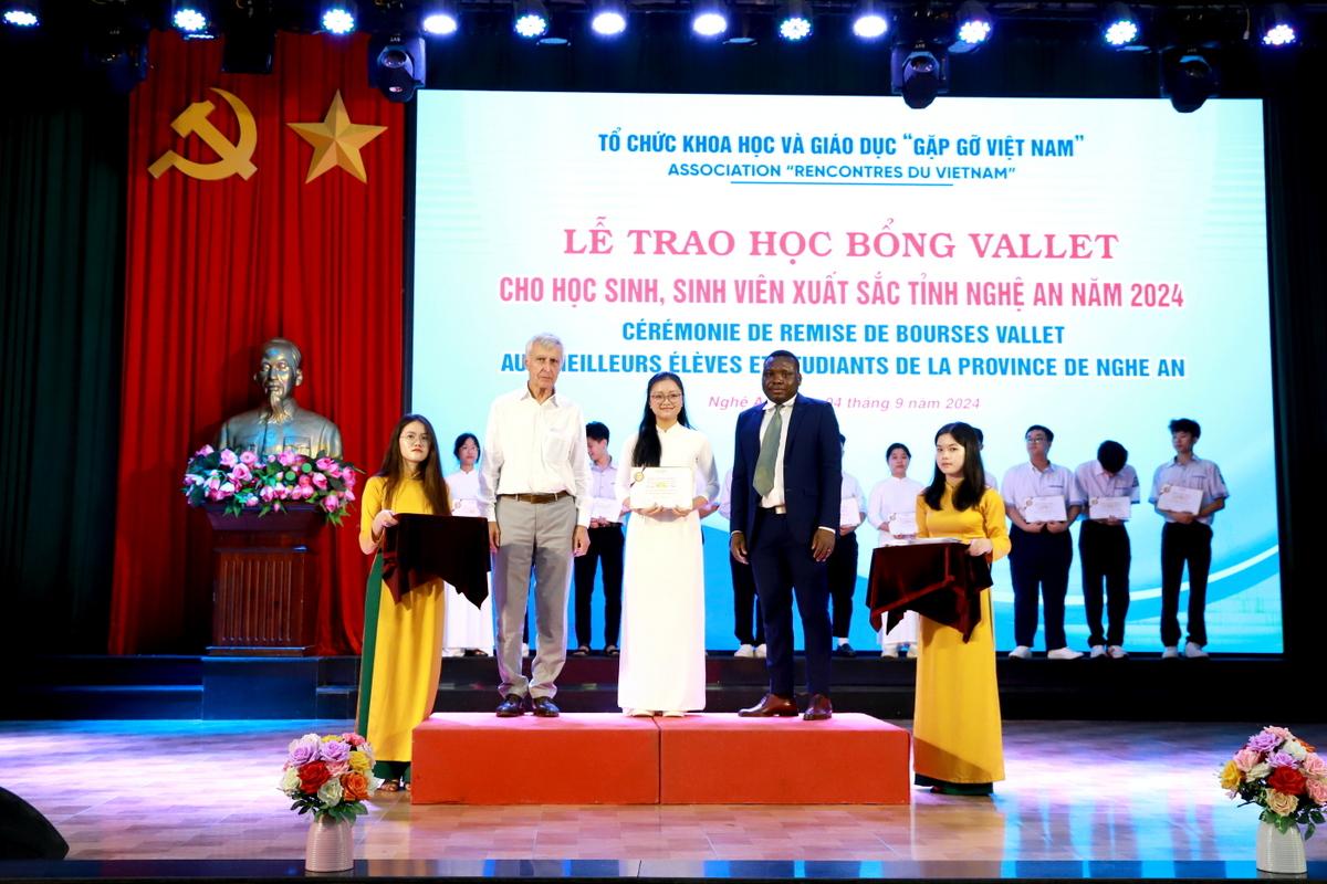 116 học sinh, sinh viên tỉnh Nghệ An được nhận Học bổng Vallet năm học 2024 - 2025