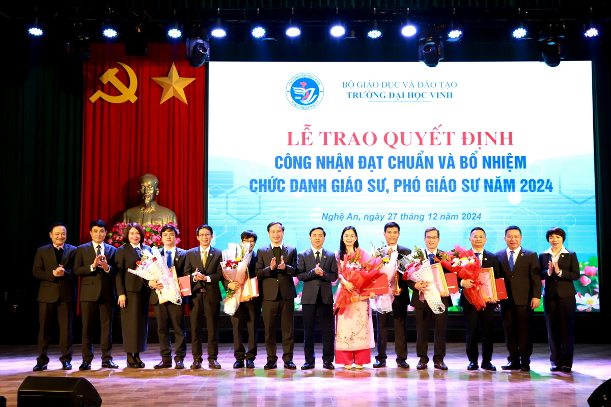 Trường Đại học Vinh trao quyết định công nhận đạt chuẩn và bổ nhiệm chức danh Giáo sư, Phó Giáo sư năm 2024