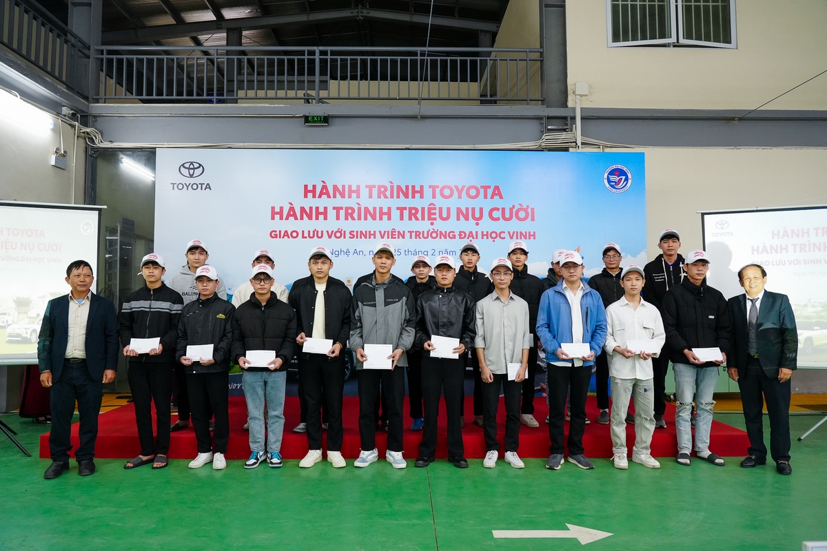 Đoàn Caravan xuyên Việt - Công ty Ô tô Toyota Việt Nam giao lưu với cán bộ, giảng viên, sinh viên ngành Công nghệ Kỹ thuật Ô tô