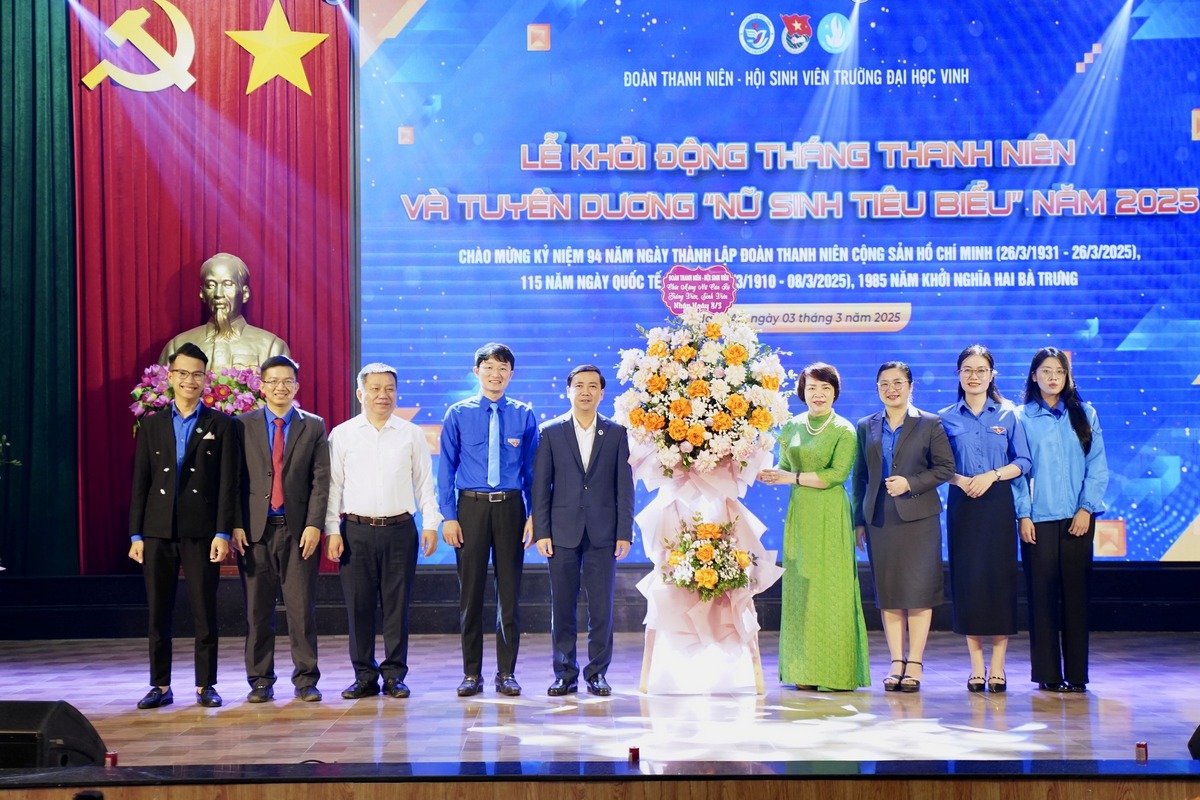 Tuổi trẻ Trường Đại học Vinh khởi động Tháng Thanh niên năm 2025 và Tuyên dương Nữ sinh tiêu biểu nhân kỷ niệm 115 năm Ngày Quốc tế phụ nữ 8/3