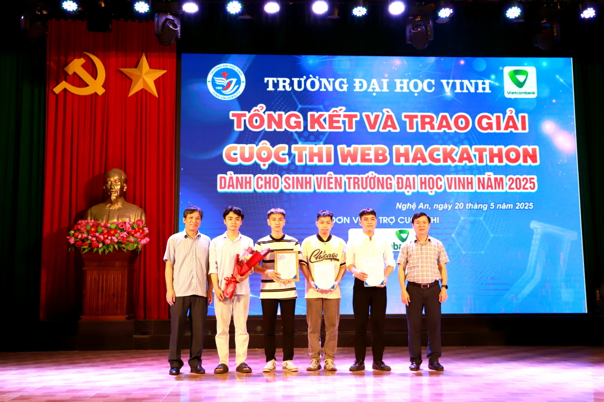 Bế mạc và trao giải Cuộc thi Web Hackathon dành cho sinh viên Trường Đại học Vinh năm 2025