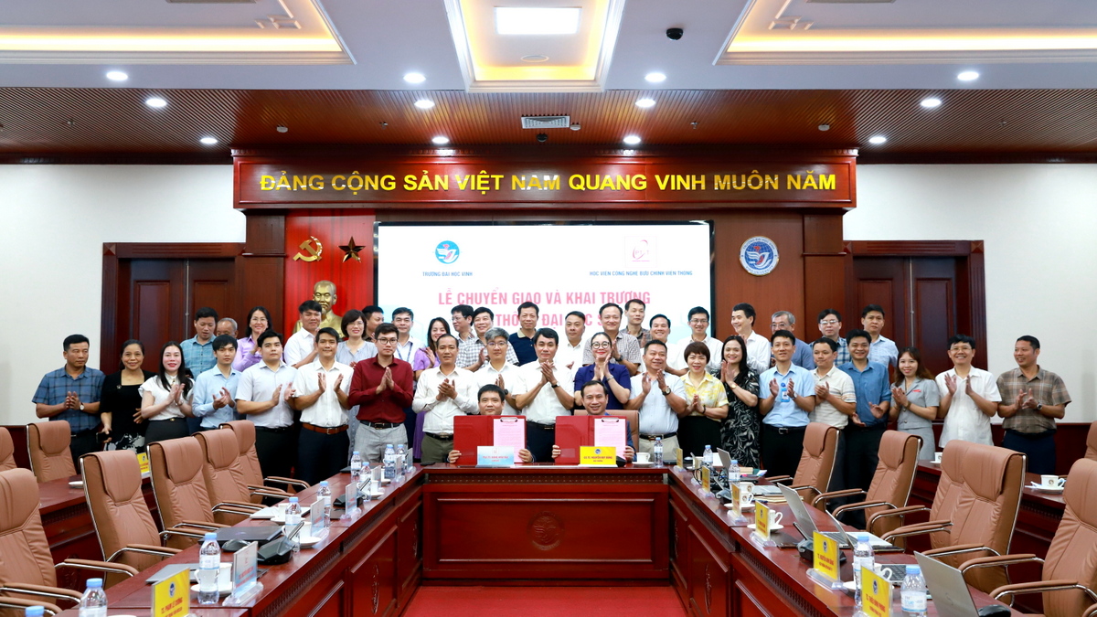 Trường Đại học Vinh khai trương Hệ thống Đại học số và ký Hợp đồng chuyển giao phần mềm Hệ thống Đại học số với Học viện Công nghệ Bưu chính Viễn thông