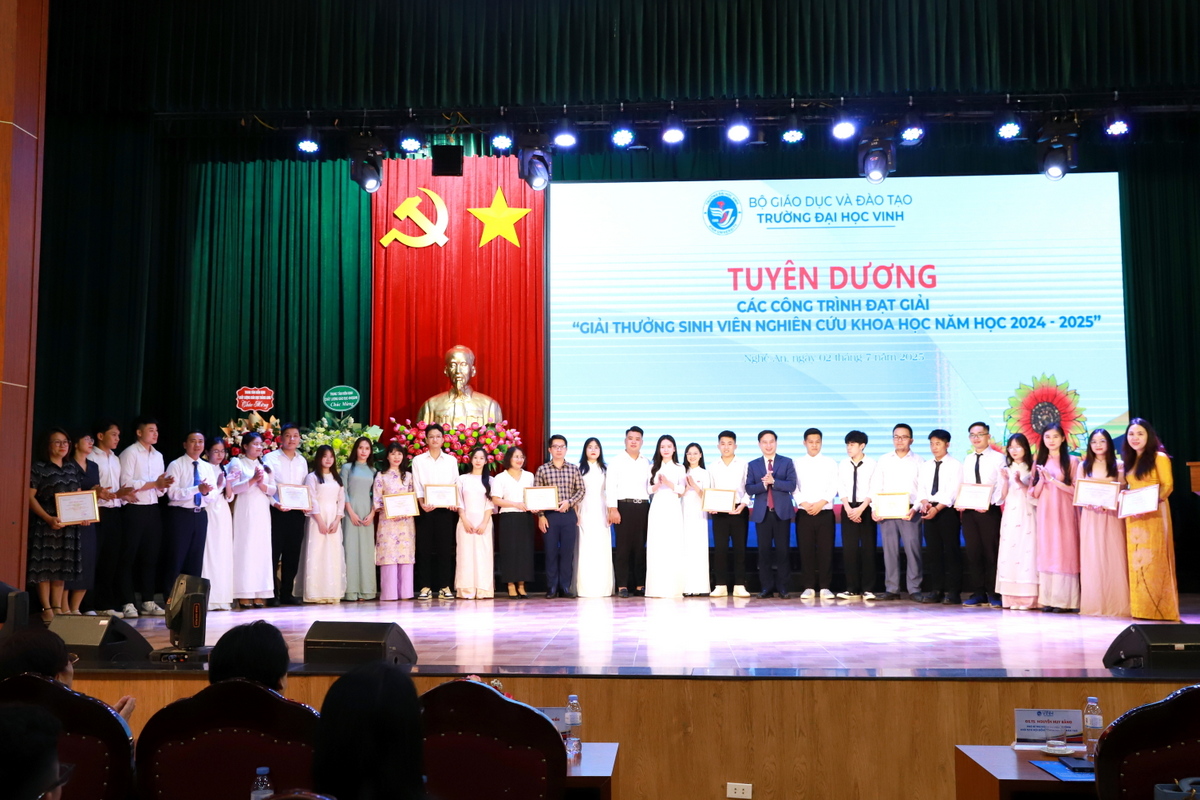 44 công trình nghiên cứu đạt Giải thưởng sinh viên nghiên cứu khoa học Trường Đại học Vinh năm học 2024 - 2025
