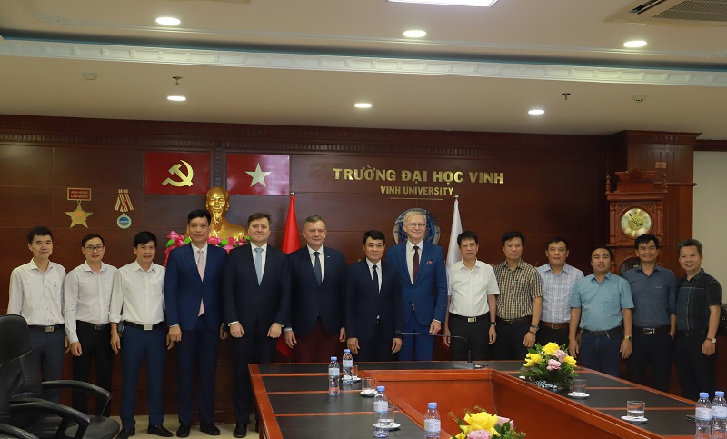 Trường Đại học Vinh làm việc với đoàn công tác của Đại sứ quán và Nhóm Nghị sĩ nước Cộng hòa Ba Lan