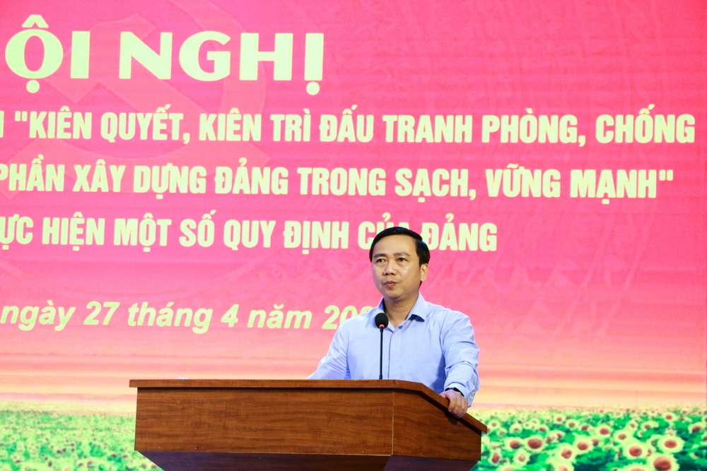 Đảng bộ Trường Đại học Vinh tuyên truyền, giới thiệu nội dung cuốn sách của Tổng Bí thư Nguyễn Phú Trọng và quán triệt thực hiện một số Quy định của Đảng