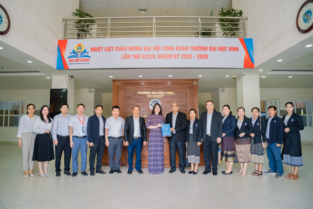 Đại học Quốc gia Lào thăm và làm việc tại Trường Đại học Vinh