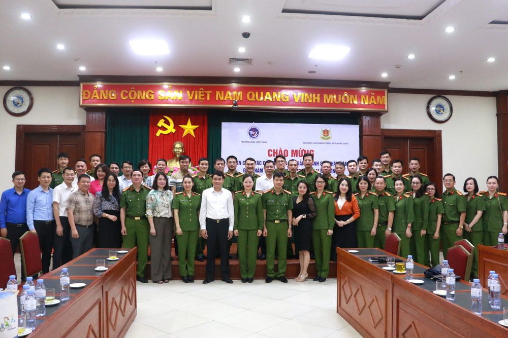 Trường Cao đẳng Cảnh sát Nhân dân 1 đến thăm và làm việc tại Trường Đại học Vinh