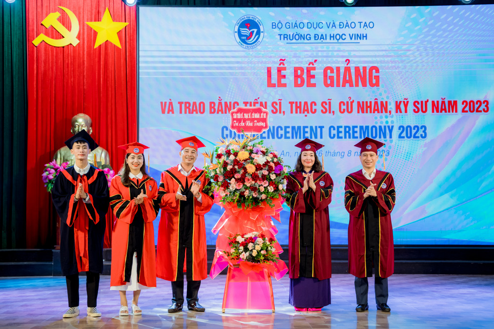 Long trọng bế giảng và trao bằng tiến sĩ, thạc sĩ, cử nhân, kỹ sư năm 2023