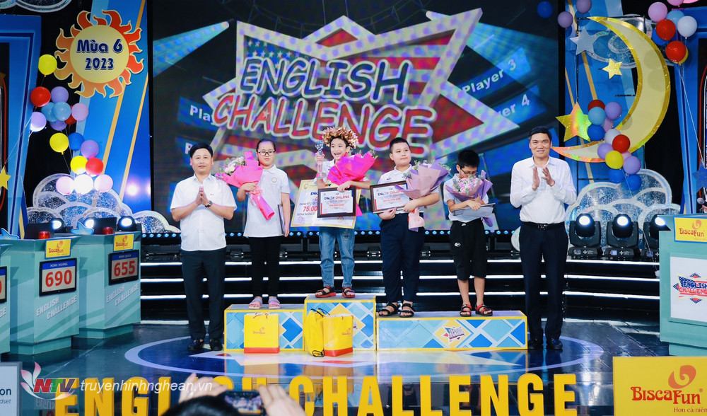 2 học sinh Trường Phổ thông Thực hành sư phạm Đại học Vinh tham gia Chung kết sân chơi English Challenge mùa 6