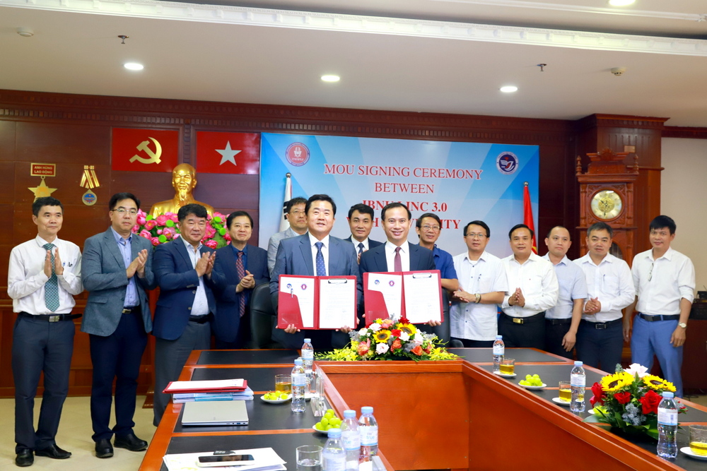 Đại học Quốc gia Jeonbuk - Hàn Quốc và Trường Đại học Vinh ký kết ghi nhớ trao đổi, hợp tác giáo dục và học thuật