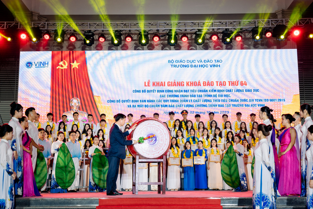 Long trọng khai giảng khóa đào tạo thứ 64 của Trường Đại học Vinh