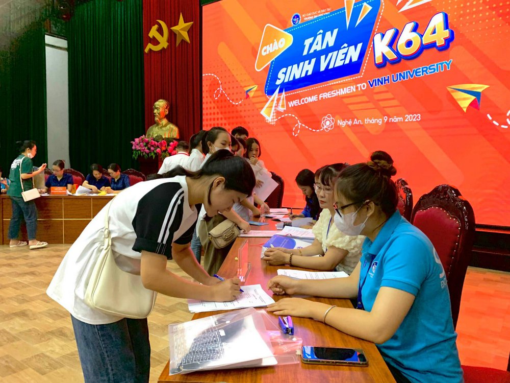 Không khí ngày đầu nhập học của Tân sinh viên Khoá 64 Trường Đại học Vinh