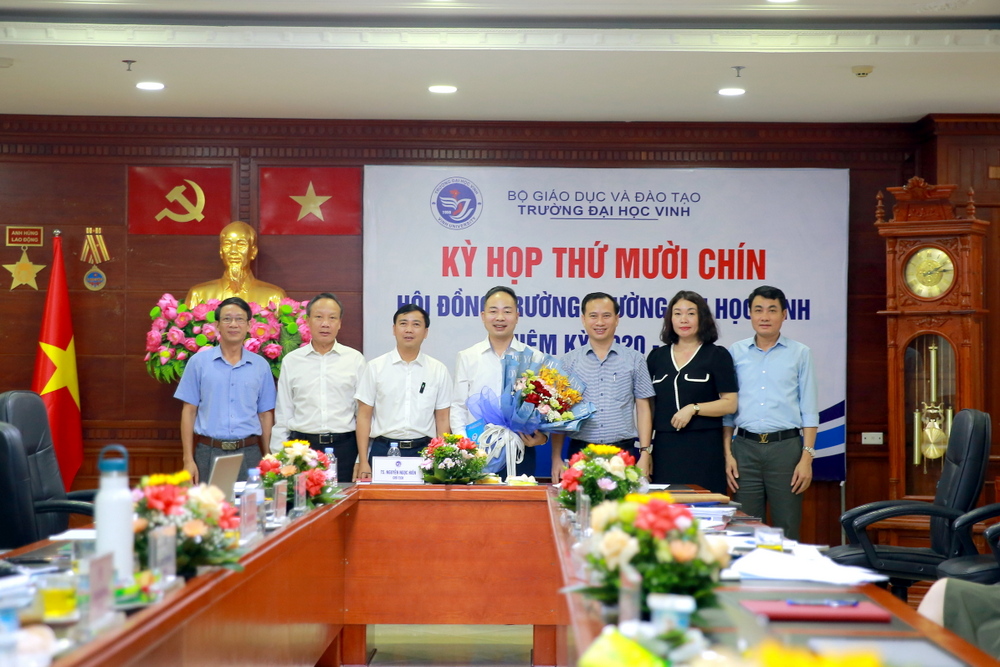 Kỳ họp thứ 19 của Hội đồng trường Trường Đại học Vinh