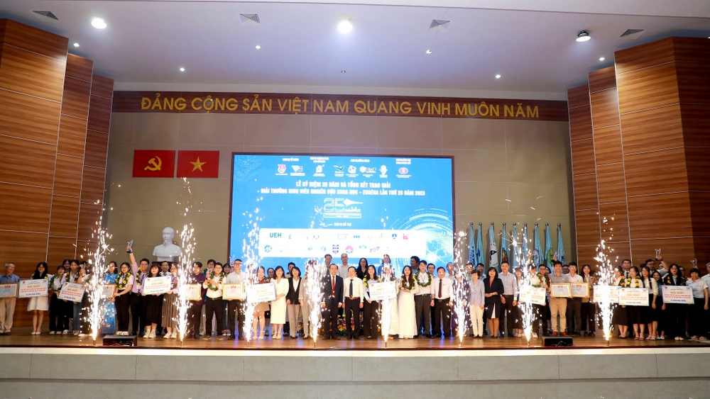 Sinh viên Trường Đại học Vinh đạt giải Nhì tại Giải thưởng Sinh viên nghiên cứu khoa học - Euréka lần thứ 25 năm 2023