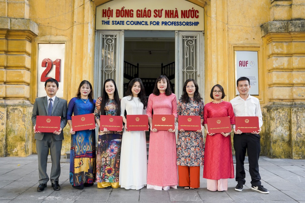 8 nhà giáo của Trường Đại học Vinh được công nhận đạt tiêu chuẩn chức danh phó giáo sư năm 2023