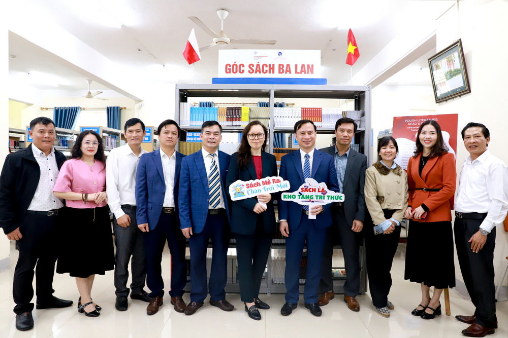 Khai trương "Góc sách Ba Lan" tại Trung tâm Thông tin - Thư viện Nguyễn Thúc Hào, Trường Đại học Vinh
