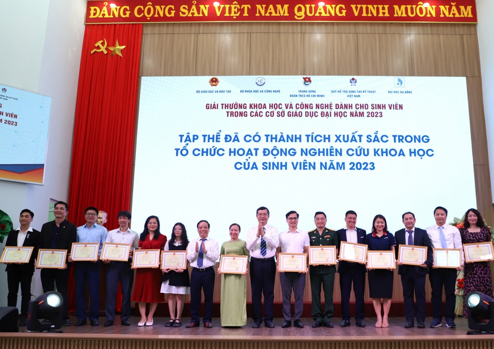 Sinh viên Trường Đại học Vinh đạt 3 giải Nhì Giải thưởng khoa học và công nghệ dành cho sinh viên trong cơ sở giáo dục đại học toàn quốc năm 2023