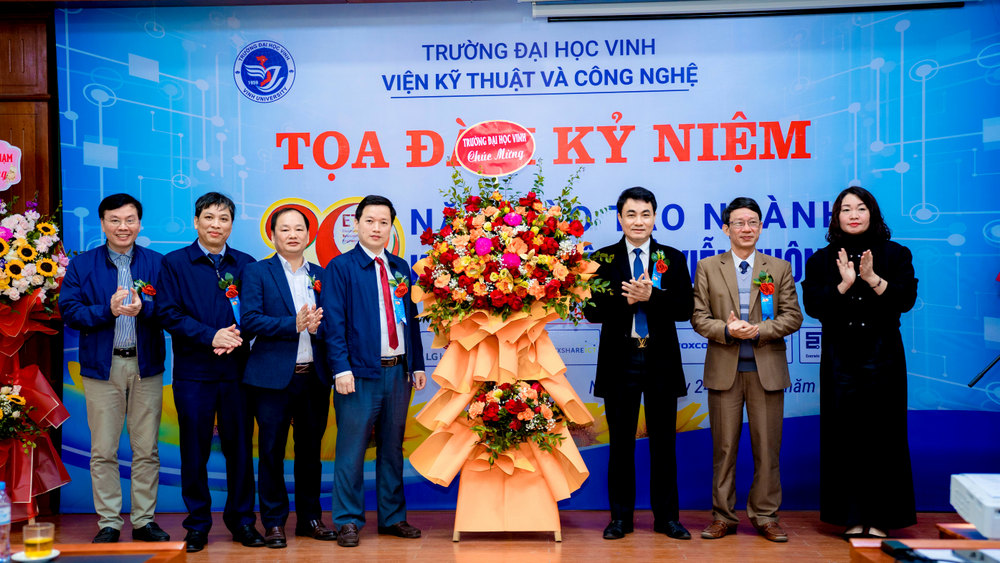 Ngành Kỹ thuật Điện tử - Viễn thông tọa đàm kỷ niệm 20 năm đào tạo