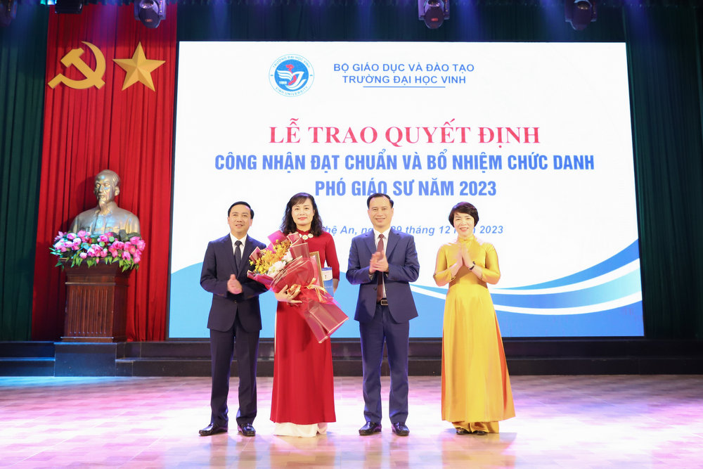 Trường Đại học Vinh trao quyết định công nhận đạt chuẩn và bổ nhiệm chức danh Phó Giáo sư năm 2023
