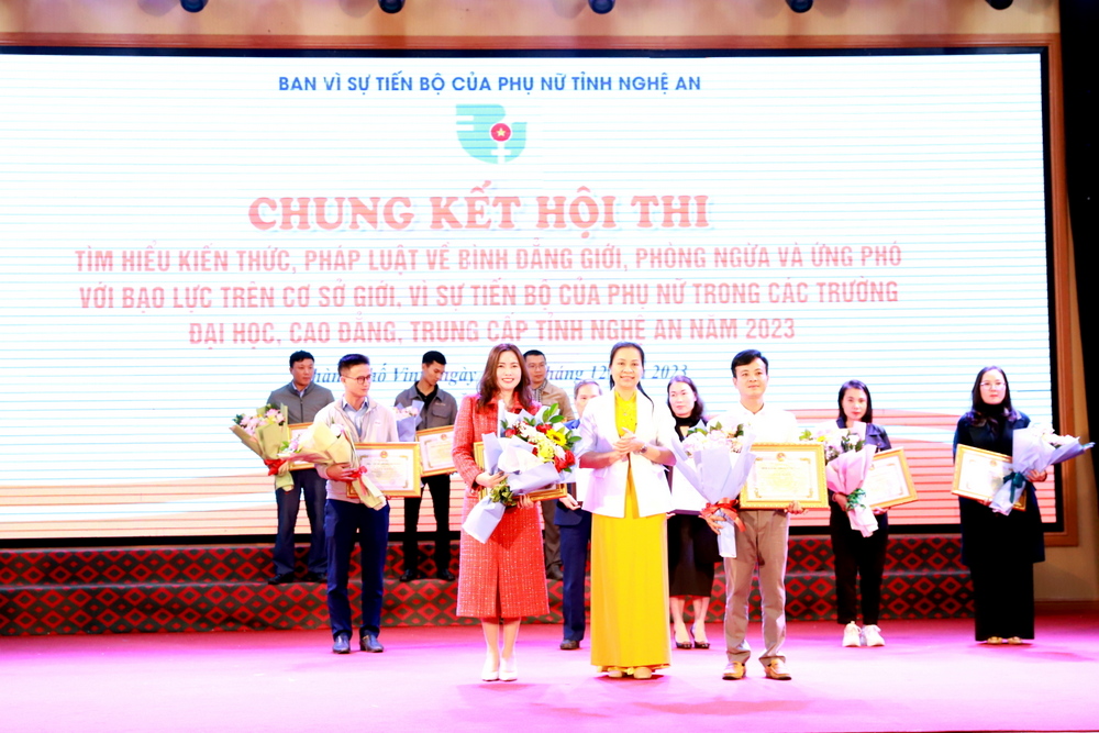 Trường Đại học Vinh đạt Giải Ba tại Hội thi "Tìm hiểu kiến thức, pháp luật về bình đẳng giới, phòng ngừa và ứng phó với bạo lực trên cơ sở giới"