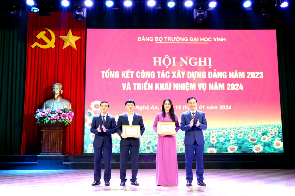 Năm 2023, Đảng bộ Trường Đại học Vinh kết nạp Đảng cao nhất từ đầu nhiệm kỳ đến nay, đạt 142% chỉ tiêu được Tỉnh ủy Nghệ An giao