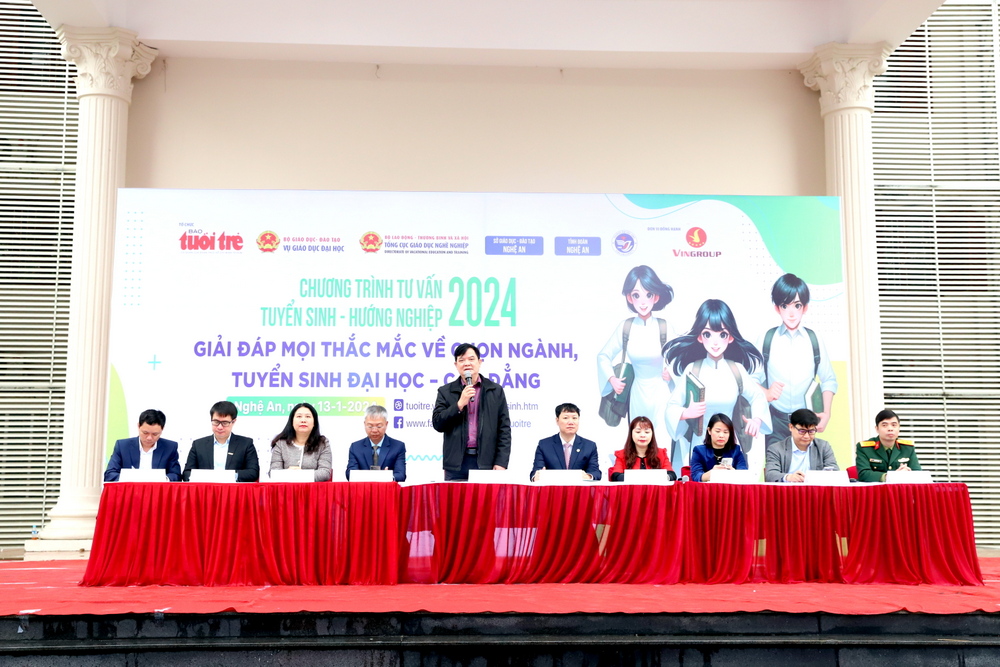 Hàng nghìn học sinh tham gia Chương trình tư vấn tuyển sinh, hướng nghiệp 2024 tại Trường Đại học Vinh