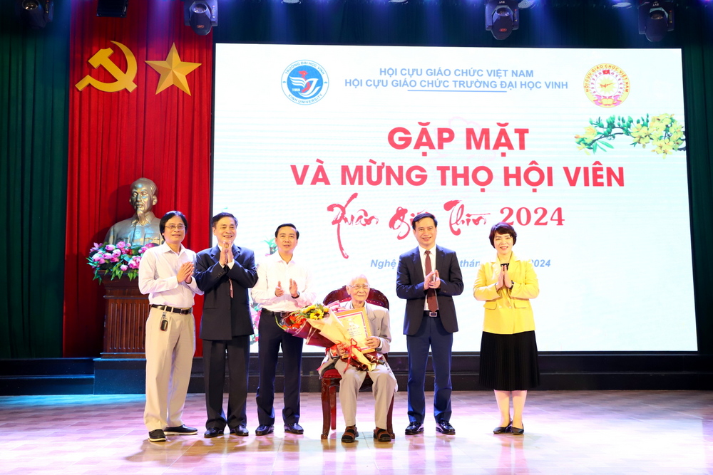 Hội Cựu giáo chức Trường Đại học Vinh tổ chức Gặp mặt và Mừng Thọ năm 2024