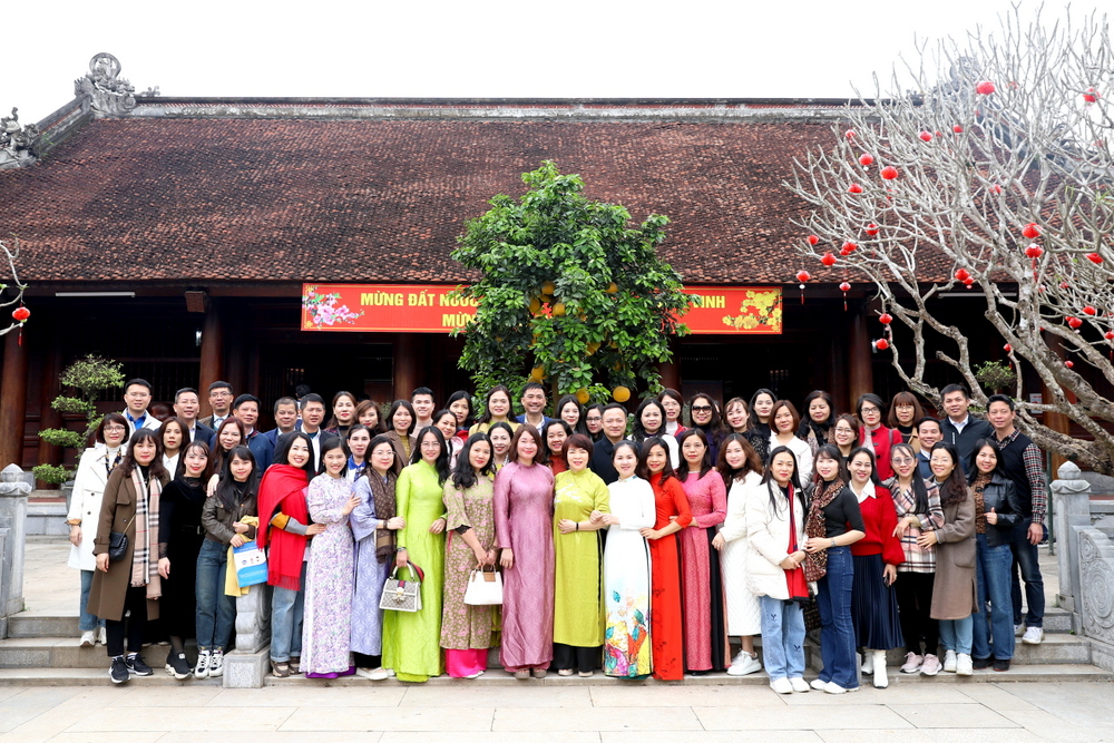 Công đoàn Trường Đại học Vinh tổ chức "Hành trình Tri ân" nhân kỷ niệm 114 năm Ngày Quốc tế Phụ nữ 8/3