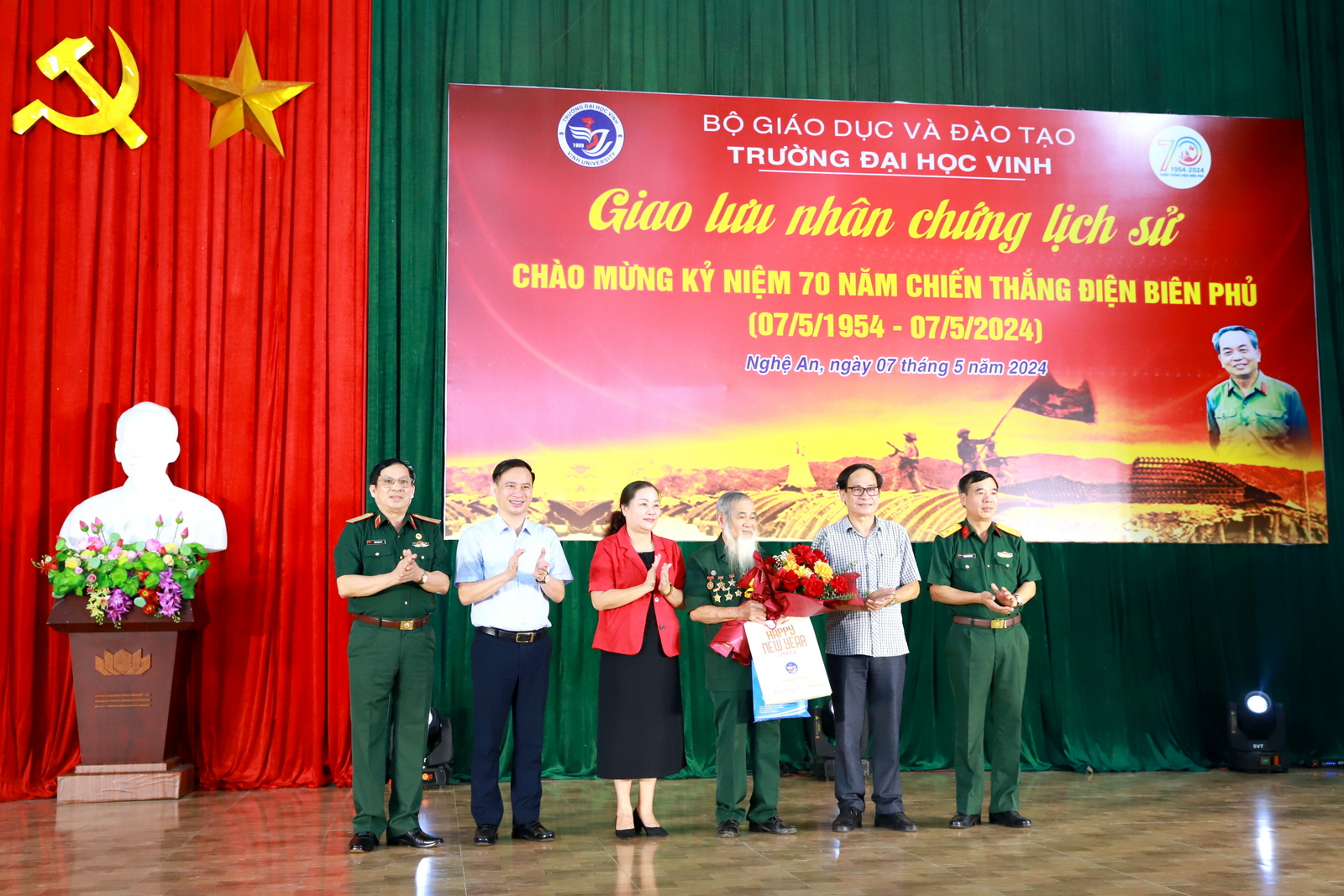 Trường Đại học Vinh tổ chức giao lưu nhân chứng lịch sử nhân kỷ niệm 70 năm Chiến thắng Điện Biên Phủ