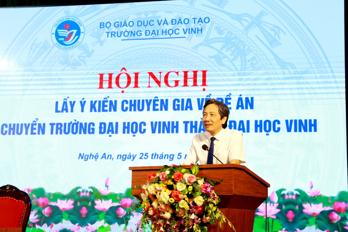 Hội nghị lấy ý kiến chuyên gia về Đề án chuyển Trường Đại học Vinh thành Đại học Vinh và Xây dựng vị trí việc làm trong cơ sở giáo dục đại học