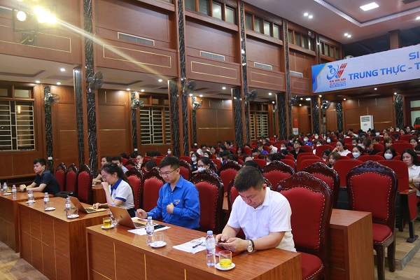 Trường Đại học Vinh tổ chức Hội nghị cán bộ lớp, cán bộ Đoàn - Hội toàn trường phiên tháng 5 năm 2023